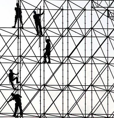 Scaffolding systems can make your construction site safer, you just need to ensure its height and capacity is appropriate. Know more about Scaffolding systems. Scaffolding Design, Spider Men, Scaffolding, Construction Site, Repair And Maintenance, Large Picture, Modern Frames, Light And Shadow, Photographic Prints