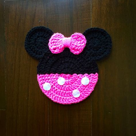 Crochet Minnie Mouse, Crochet Brooch, Crochet Disney, Mickey Head, Crochet Coasters, Crochet Baby Patterns, Disney Mickey, Baby Patterns, Crochet Baby