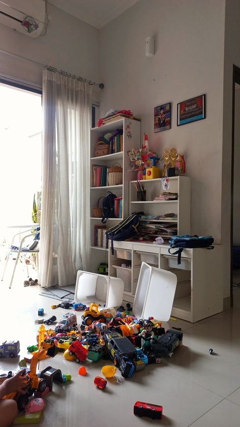 Messy! Messy Kids Room, Messy Party, Vision Goals, Ikea Toys, Bedroom Toys, Messy House, Messy Kids, Messy Art, Kids Room Lighting