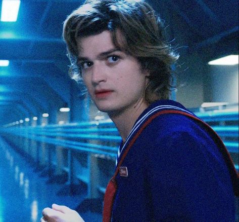 Steve Harrington Side Profile, Cute Steve Harrington, Steve Harrington Pictures, Steve Harrington Stranger Things, Joe Kerry, Beautiful Joe, Stranger Things Steve, Stranger Things 4, Stranger Things Characters