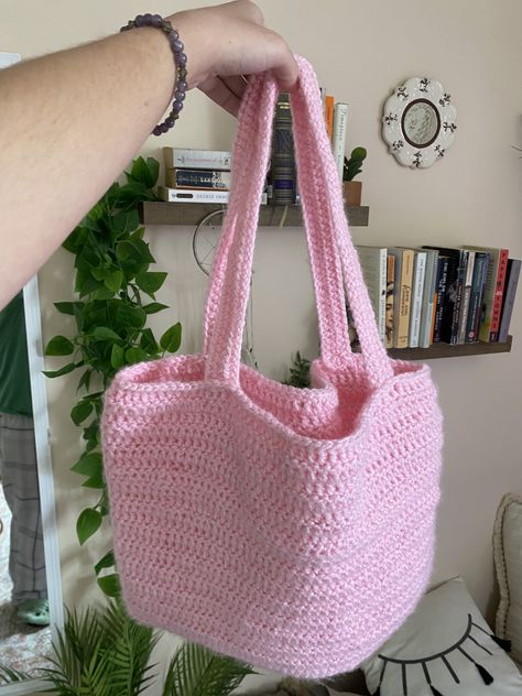 Crochet Pink Bag, Crotchet Ideas Projects Simple, Crochet Lunch Bag, Pink Crochet Ideas, Crochet Bag Aesthetic, Pink Crochet Bag, Free Crochet Bag Patterns, Small Crochet Bag, Tote Bag Crochet