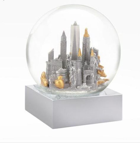 Homemade Snow Globes, City Snow, Snow Globe Crafts, Globe Gift, Globe Crafts, Model City, Diy Snow Globe, Water Globes, One World Trade Center