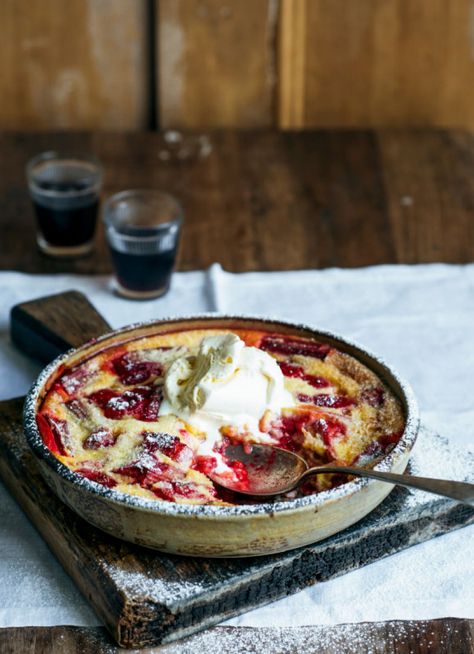 Clafoutis Recipes, Rhubarb Desserts, Rhubarb Recipes, How Sweet Eats, Food Cakes, Fruit Desserts, Favorite Desserts, Rhubarb, Just Desserts