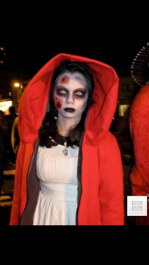 Zombie red riding hood Red Riding Hood Makeup, Disney Princess Zombie, Zombie 3, Red Riding Hood Costume, Zombie Walk, Zombie Disney, Creepy Stuff, Halloween Photo, Zombie Costume