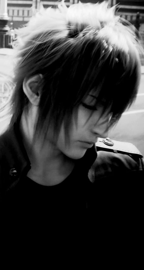 Noctis Lucis Caelum Noctis Wallpaper, Final Fantasy Cloud Strife, Noctis Lucis Caelum, Final Fantasy Cloud, Character Change, Vocaloid Funny, 20 Year Old, Twitter Header Photos, Cloud Strife