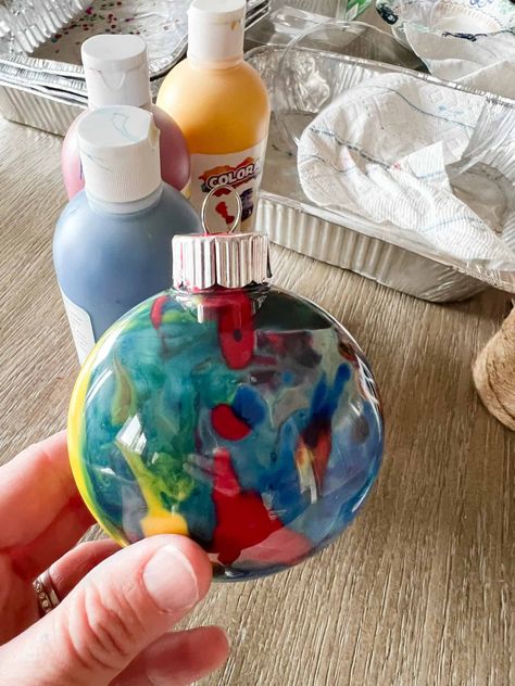 Toddler Tree Ornament Craft, Diy Girl Scout Ornaments, Girl Scout Ornaments Diy, Girl Scout Christmas Ornaments, Holiday Sleepover, Preschool Christmas Ornaments, Clear Christmas Ornaments, Easy Ornaments, December Crafts