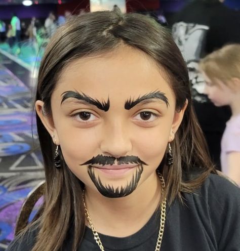 Funny Makeup Looks Hilarious, Movie Character Makeup, Pirate Makeup, Cartoon Makeup, Goofy Face, Bad Makeup, Creepy Halloween Makeup, Face Painting Easy, Makeup Humor