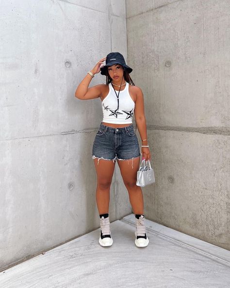 2022 Streetwear, Hat Outfit Summer, White Shorts Outfit, Cute Outfits With Shorts, Outfits Con Jeans, Causual Outfits, Streetwear Fashion Women, Casual Chic Outfit, Outfits With Hats