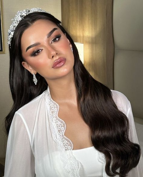 Middle Eastern Bridal Makeup, Platinum Buzzcut Women, Bridal Tiara Hairstyles, Bride Hairstyles With Veil Down, Nikkah Party, Nikah Makeup, Glam Bride Makeup, Wedding Hairstyles And Makeup, Bridal Hair Veil