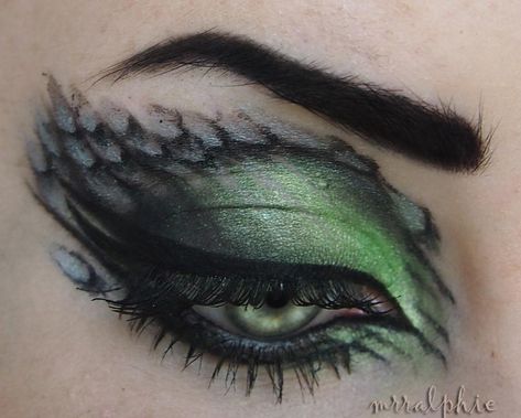 Dragon Makeup, Fantasy Make-up, Make Up Designs, Dragon Eye, Sfx Makeup, Halloween Make Up, Maquillage Halloween, Fantasy Makeup, Costume Makeup