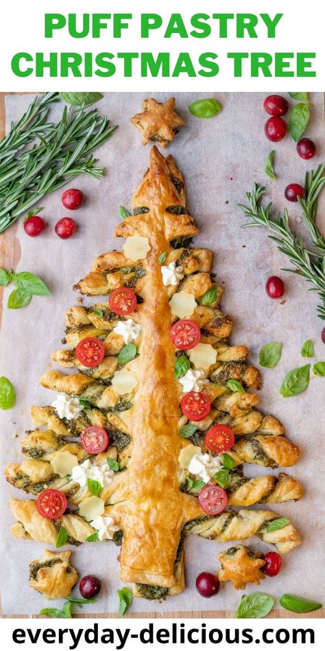 Puff Pastry Xmas Tree, Puff Pastry Christmas Tree Appetizer, Puff Pastry Tree, Savory Christmas Treats, Christmas Tree Pastry, Christmas Tree Puff Pastry, Recipes Puff Pastry, Puff Pastry Christmas Tree, Pastry Christmas Tree