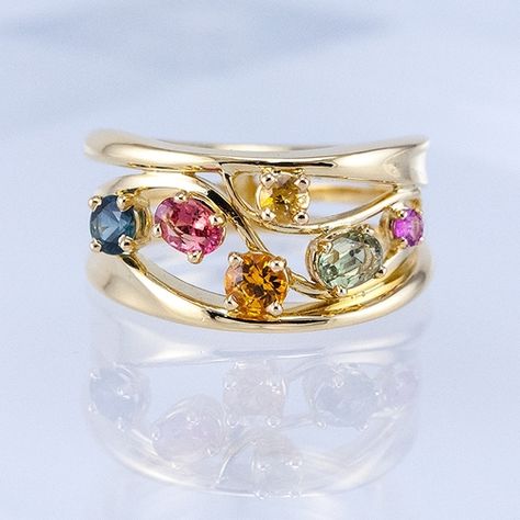 Gold Ring With Colored Stones, Colored Stones Jewelry, Family Ring Designs, Color Stone Ring, Mothers Rings, Gem Rings, Watermelon Tourmaline Ring, Oval Sapphire Ring, Fancy Sapphire