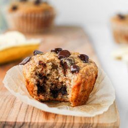 Banana Muffin Recipe Healthy, Healthy Chocolate Chip Muffins, Chocolate Chip Banana Muffins, Whole Wheat Muffins, Chocolate Chip Muffin, Healthy Breakfast For Kids, Gluten Dairy Free Recipes, Healthy Banana Muffins, Chocolate Chip Muffin Recipe