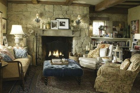 Cosy Cottage Living Room, Rosehill Cottage, Salons Cottage, New England House, English Cottage Interiors, Cottage Interior Design, Narrow Living Room, Cosy Cottage, Irish Decor