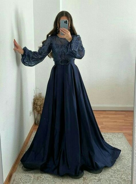 Simple Gowns Party Wear, Frocks For Farewell Party, Farewell Gown Ideas, Gowns For Farewell, Designer Dress For Wedding Function, Party Gowns Indian, Dress For Farewell, Baju Party, Farewell Dress Ideas