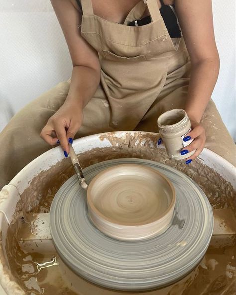 Harriet Kilpatrick, Pottery Lessons, Wheel Throwing, Ceramic Workshop, Artist Aesthetic, Pottery Crafts, Pottery Classes, Ceramics Ideas Pottery, Passion Project