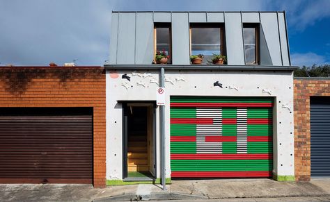 A case study house: Laneway Studio | ArchitectureAU Garage Airbnb, Studio Tiny House, Tiny House Mobile, Mobile Tiny House, Laneway House, Attic Studio, Studio Garage, Case Study House, Garage Loft