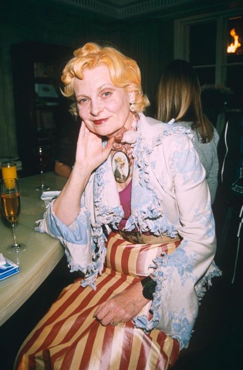 Vivienne Westwood Punk, Vivienne Westwood Fashion, Fashion Documentaries, Mode Editorials, British Fashion Awards, Sonia Rykiel, Donna Karan, Mode Inspiration, New Wave