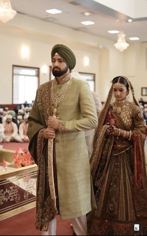 Punjabi Wedding Groom, Punjabi Groom Outfit Sherwani, Punjabi Groomsmen, Sikh Groom Outfit, Groom Engagement Outfit Indian, Engagement Outfits Indian, Sikh Groom, Marriage Outfit, Engagement Dress For Groom