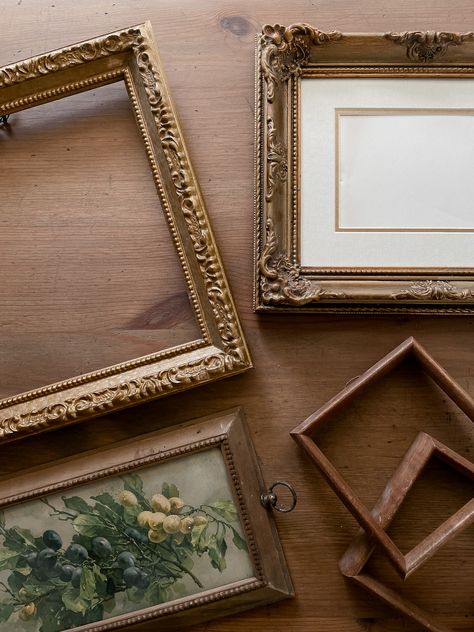 Thrifted Picture Frames, Thrifted Frames, Brass Photo Frame, Making Picture Frames, Spring Cottage, Brass Picture Frames, Particle Wood, Antique Picture Frames, Blue Prints