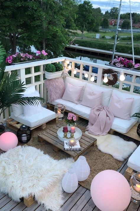 20+ Cozy Balcony Ideas You Should Consider While Decorating Balcony Women Room, Balcon Mic, Colorful Clothes, Small Balcony Design, Clothes Tutorial, Home Improvement Loans, Boho Furniture, Model House, Small Balcony Decor