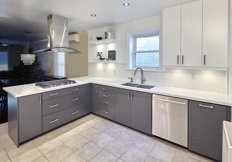 Two-tone kitchen cabinets in white and grey! Refacing by Renuit Two Tone Kitchen Cabinets With Light Floors, Two Tone Grey Kitchen Cabinets, Grey And White Kitchen Cabinets, Resurfacing Kitchen Cabinets, Kitchen Cabinets Painted Grey, Grey And White Kitchen, Grey Painted Kitchen, Repainting Kitchen Cabinets, Kitchen Cabinets Grey And White