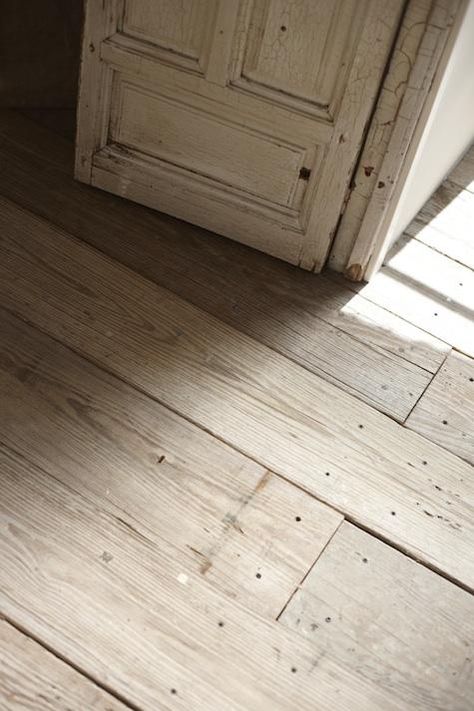 reclaimed painters scaffolding. from remodelista Reclaimed Floorboards, Scaffolding Wood, Barn Remodel, Ranches Living, Cracked Paint, Pale Wood, Scaffold Boards, Cottage Inspiration, Traditional Style Homes