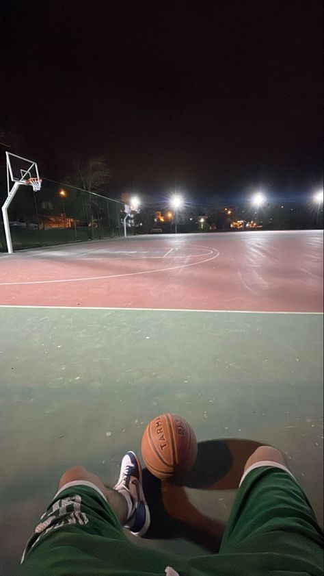 Basketballer Aesthetic, Basketball At Night Aesthetic, Hooping Aesthetic, Basketball Boy Aesthetic, Aesthetic Basketball Pictures, Basketball Court At Night, Guy Playing Basketball, Late Night Basketball, Basketball Aesthetic Boy