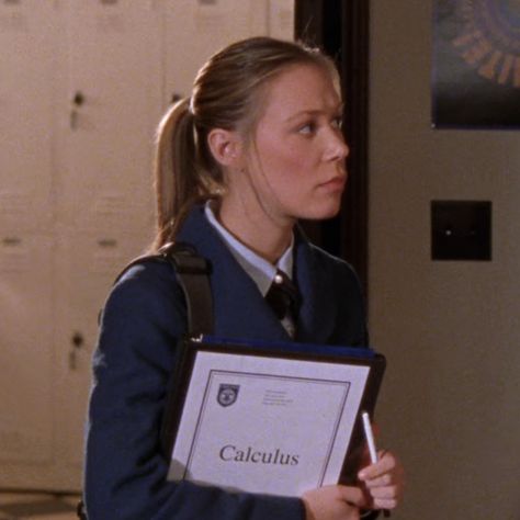 Paris Geller Chilton, Paris From Gilmore, Paris Studying Gilmore, Paris Gilmore, Paris Gilmore Girls Aesthetic, Paris Geller Aesthetic Study, Paris Geller Studying, Paris Geller Icon, Paris Geller Study