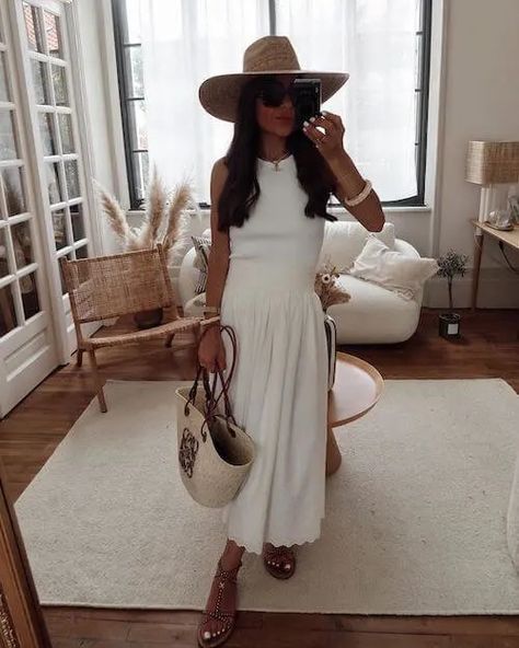 Are you looking for straw hat outfits to copy? Check this post for the best style tips on how to style a straw hat in summer to elevate your style this year! Straw Fedora Hat Outfit, Straw Fedora Outfit, Straw Hat Aesthetic, Boater Hat Outfit, Beach Hats Outfit, Straw Hat Outfit, Hat Outfit Ideas, Straw Hats Outfit, Fedora Outfit