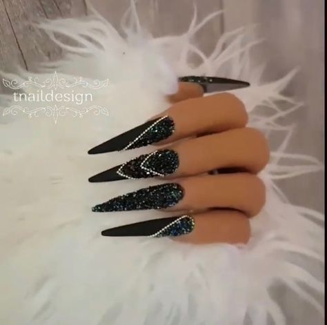 Black Nails With Rhinestones Coffin, Long Black Stilleto Nails Design, Long Black Nails Stilettos, Black Stilleto Nails Designs, Christmas Gothic Nails, Black Glitter Long Nails, Black Nails Black Rhinestones, Black Stiletto Nails With Rhinestones, Black Nails With Rhinestones