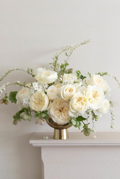 White Rose Centerpieces, David Austin Wedding, Flower Arrangements Wedding, Peonies Centerpiece, Peony Arrangement, White Floral Arrangements, White Flower Arrangements, Rose Flower Arrangements, White Roses Wedding