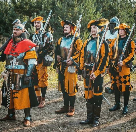 Averland Warhammer, Yellow Knight, Larp Outfit, Fantasy Knight, Warhammer Empire, Model Painting, Medieval Armor, Armors, Warhammer Fantasy