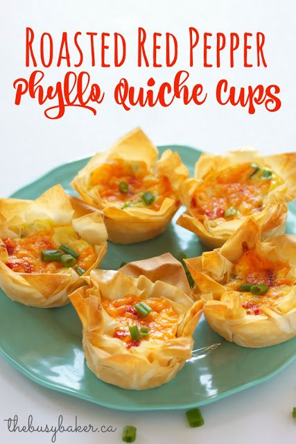 Roasted Red Pepper Phyllo Quiche Cups are so cute and spicy with red pepper, eggs, green onions and Cheddar. Phyllo Quiche, Earl Grey Shortbread Cookies, Pepper Quiche, Earl Grey Shortbread, Idea For Breakfast, Appetizers Vegetarian, Quiche Cups, Cookies With Lemon, Vegetarian Quiche