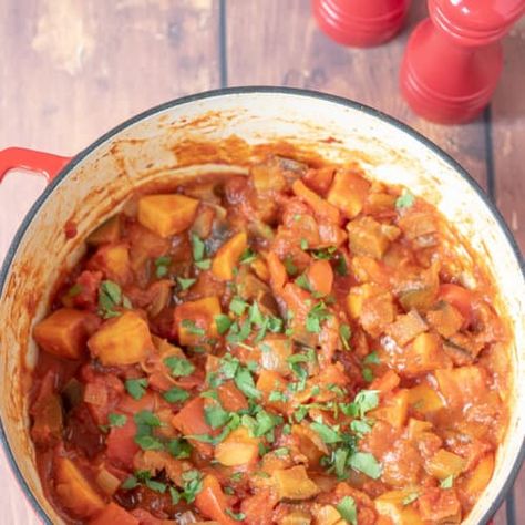 Vegan Curry Recipes, Eggplant Curry, Sweet Potato Curry, Spinach Curry, Roasted Butternut Squash Soup, Curry Recipes Indian, Vegetarian Side Dishes, Potato Curry, Vegan Curry