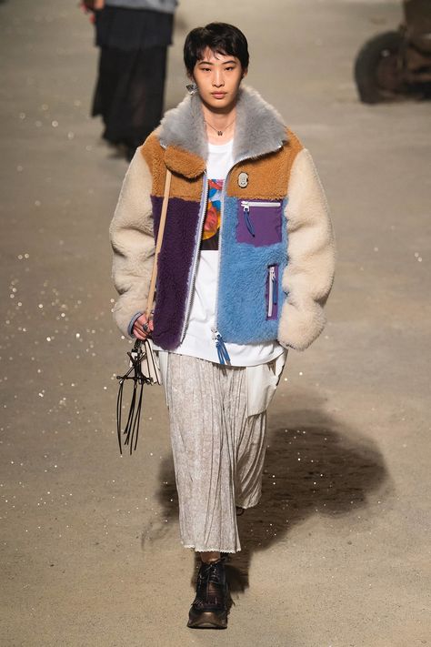 Coach Spring 2019 Runway Collection Logo on Behance New Yorker Street Style, Coach 1941, Antonio Marras, Vogue Russia, 2019 Fashion, Dress For Success, Runway Collection, Vogue Fashion, 인물 사진