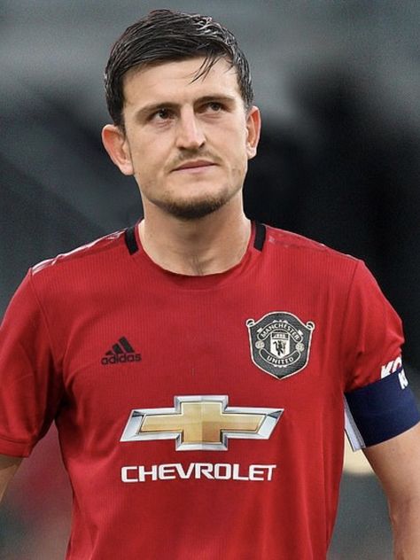 Maguire Manchester United, Fit Footballers, Football Messi, Harry Maguire, Hand Reflexology, Manchester United Fans, England Players, 2022 Fifa World Cup, Manchester United Football