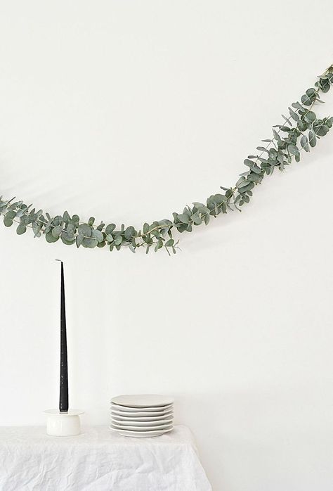 Diy Eucalyptus Garland, Easy Garland, Noelle Stevenson, Diy Eucalyptus, Make Your Home Smell Amazing, Fresh Eucalyptus, Felt Tree, Home Smell, Minimal Christmas