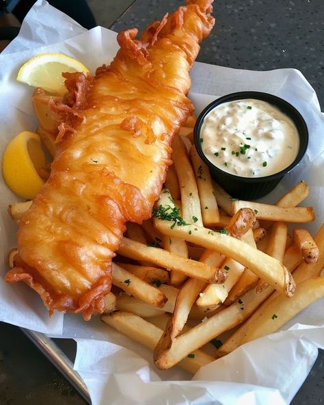 Fish And Chips Aesthetic, Seafood Aesthetic, Canteen Food, Fish Fries, Window Seat Ideas, Cod Fillets, Cozy Ideas, Bento Ideas, Dream Food