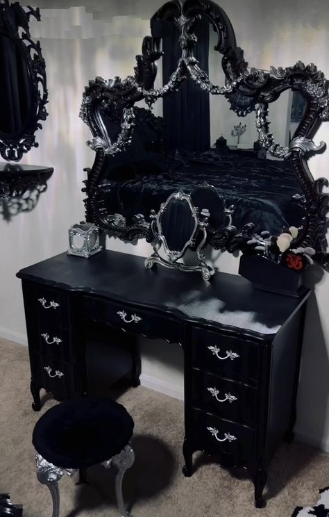 Black Metal Bedroom, Gothic Vanity, Emo Decor, Gothic Bedroom Ideas, Hype Beast Bedroom, Whimsy Goth Bedroom, Woman Bedroom Ideas, Grown Woman Bedroom Ideas, Gothic Farmhouse