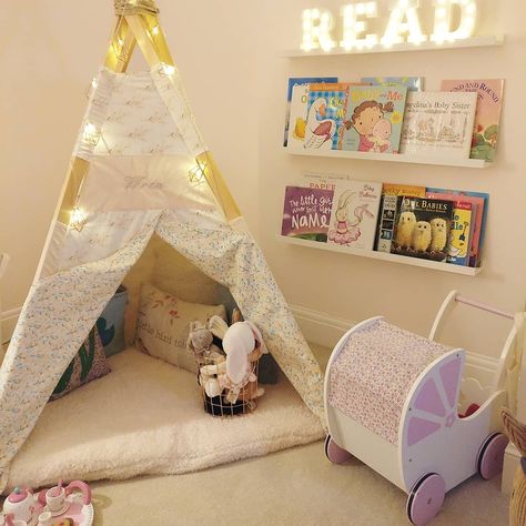 Teepee Reading Corner, Teepee Reading Nook, Bedroom With Reading Corner, Girls Bedroom Toddler, Bedroom Reading Corner, Reading Corner Kids, Reading Areas, Small Playroom, Reading Nook Kids