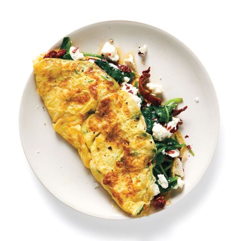 Enjoy a tasty and delicious meal with your loved ones. Learn how to make Spinach, sun-dried tomato, and feta omelette & see the Smartpoints value of this great recipe. Feta Omelette, Western Omelette, Sauteed Collard Greens, Omelette Recipes, Tomato And Feta, How To Make Spinach, Omelette Recipe, Deilig Mat, Spinach And Feta