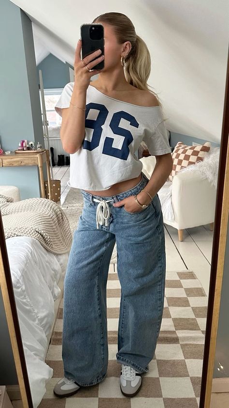 Collage Clothes, Coconut Summer, Adidas Samba Outfit, Samba Outfit, La Outfits, Coastal Granddaughter, Fitting Room, Outfit Inspo Casual, Stockholm Fashion