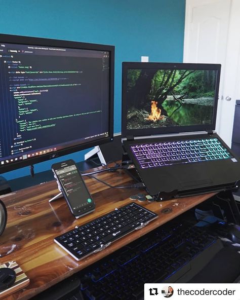 Computer Desk Setup, Computer Set, Build A Website, Desktop Setup, Video Game Rooms, Couple Questions, Computer Room, Wordpress Plugin, Gaming Room Setup