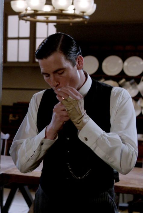 Thomas Downton Abbey, Downton Abbey Thomas, Robert James Collier, Oliver Wood Harry Potter, Thomas Barrow, Millennial Memes, Rob James Collier, 1920s Hair, Oliver Wood