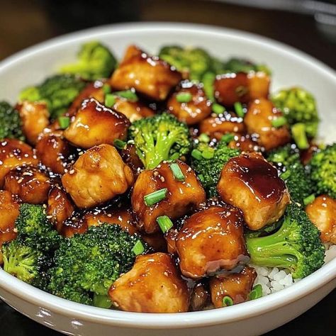 Bourbon Chicken With Broccoli, Chicken With Broccoli, Super Recipes, Bourbon Chicken, Chicken And Broccoli, Boneless Skinless Chicken Thighs, Skinless Chicken Thighs, Boneless Skinless Chicken, Chicken Broccoli