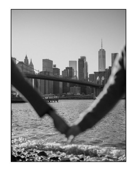 Brooklyn Bridge Park Engagement Photos, Brooklyn Heights Engagement Photos, Engagement Photos Brooklyn, Brooklyn Engagement Photos, Engagement Photo Backdrop, Brooklyn Bridge Engagement Photos, Dumbo New York, Pic Mood, New York City Engagement