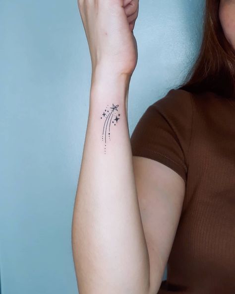 Wrist Shooting Star Tattoo -elaine.tattoo Unalome Star Tattoo, Akshara Name Tattoo, Small Star Wrist Tattoos, Start Tattoo Design, Star Tattoo Designs Wrist, Star Forearm Tattoo Women, 3 Star Tattoo Designs, Tiny Stars Tattoo Wrist, 3 Star Tattoos For Women