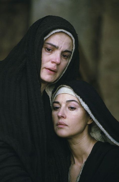 Still of Monica Bellucci and Maia Morgenstern in The Passion of the Christ Christ Movie, Passion Of Christ Images, The Passion Of The Christ, Passion Of The Christ, مريم العذراء, Marie Madeleine, Beau Film, Pictures Of Christ, Mama Mary