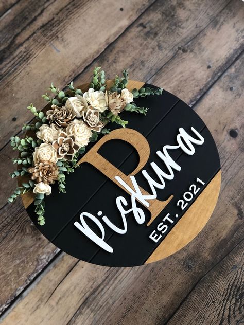 Greenery With White Flowers, Welcome Sign Front Door, Greenery Flowers, Welcome Signs Front Door, Round Door Hanger, Welcome Door Signs, Wooden Signs Diy, Door Signs Diy, Front Door Sign